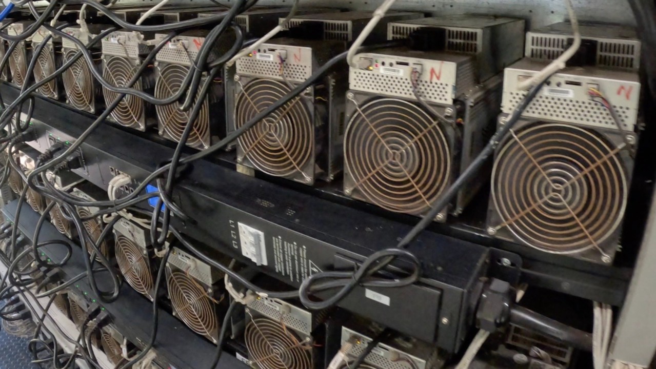 Gridless: Sustainable Bitcoin Mining